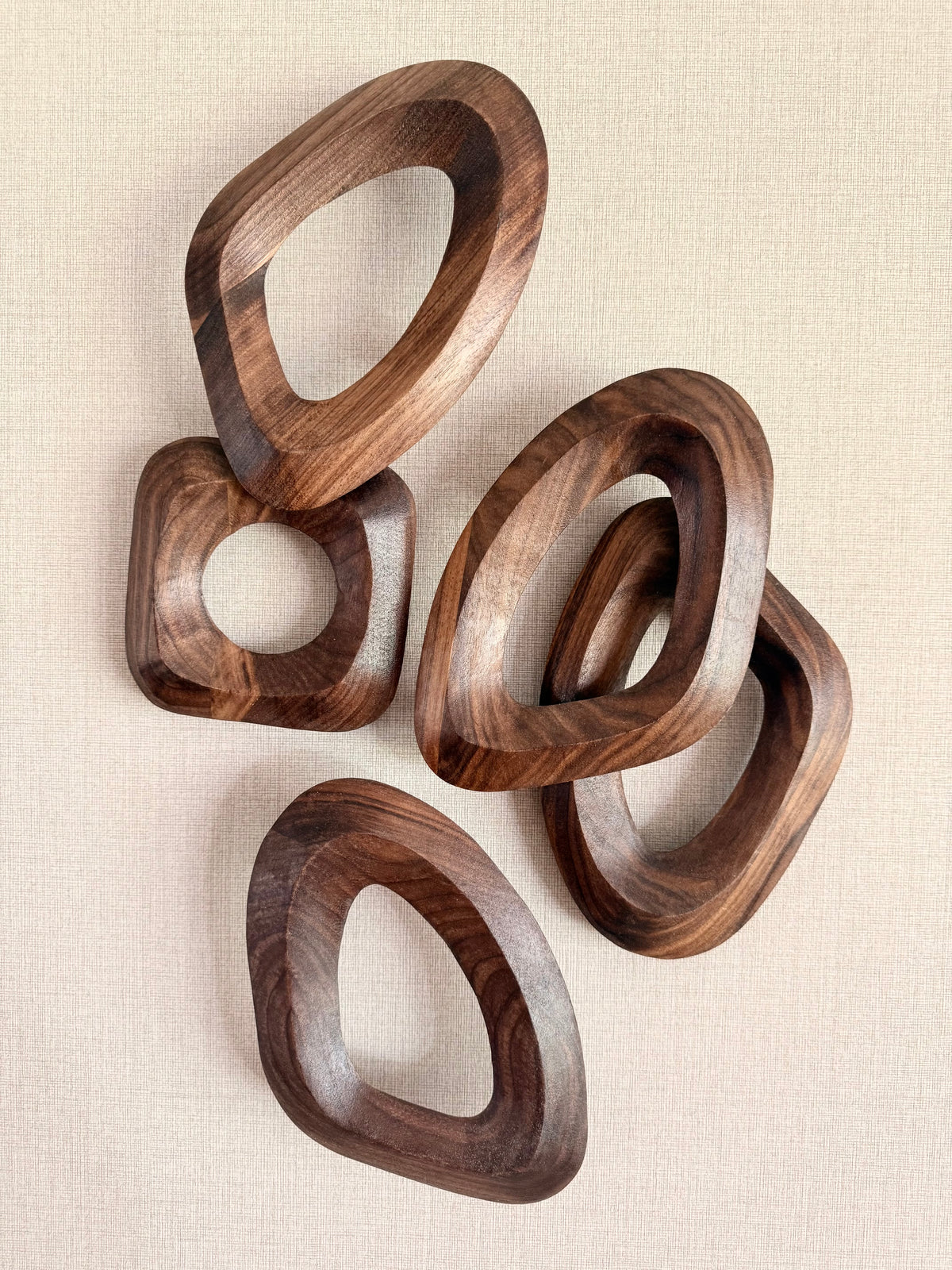 Detail Foss Starterset — handgefreesde walnoot wandobjecten